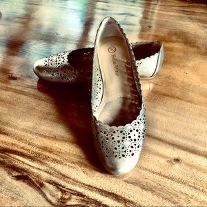 Bella Vita Tavie Leather Champagne Gold Cutout Ballet Flats Pumps Shoes 8 1/2 WW